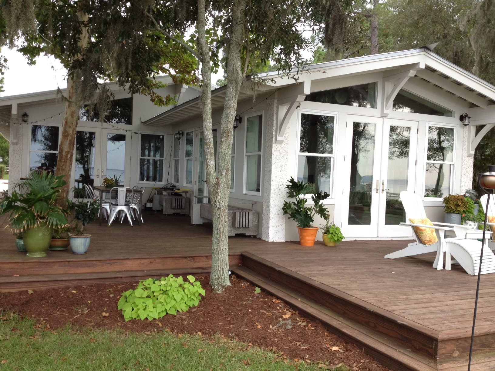 Left side view of the bay house in daylight